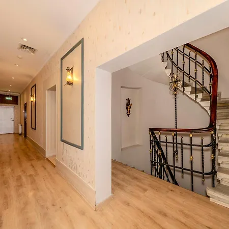 מלון Nil Center *